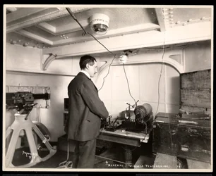 Marconi e il suo apparato telegrafico senza fili, 1899-1900